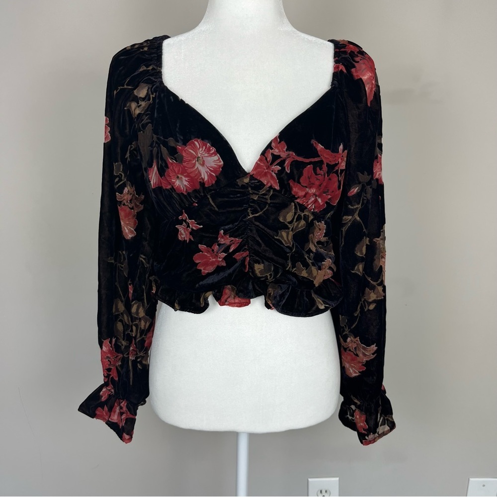 BY TOGETHER BURNOUT LONG SLEEVE VELOUR FLORAL CROP TOP SIZE MEDIUM - Picture 6 of 16